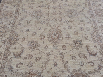 A fine soft Frontier Ziegler rug size 2.68m x 1.84m