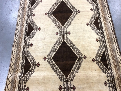 Old Persian Gabbeh rug size 2.50m x 1.26m