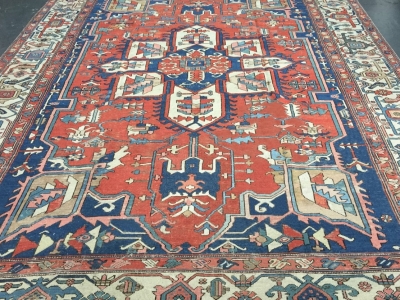 Antique Persian Heriz carpet size 3.85m x 2.80m